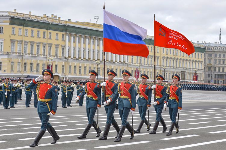 Более 850 сотрудников и военнослужащих Росгвардии обеспечивают правопорядок в Санкт-Петербурге в день проведения Парада Победы